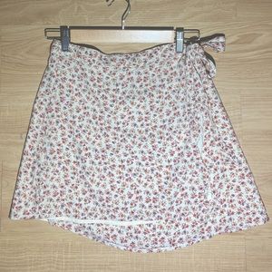 Super cute American Eagle Floral Wrap Summer Mini Skirt